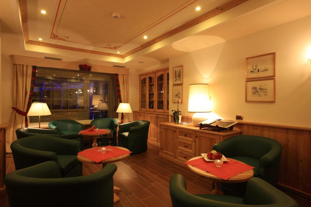 Dolce Avita Hotel Spa & Resort Andalo Bagian luar foto